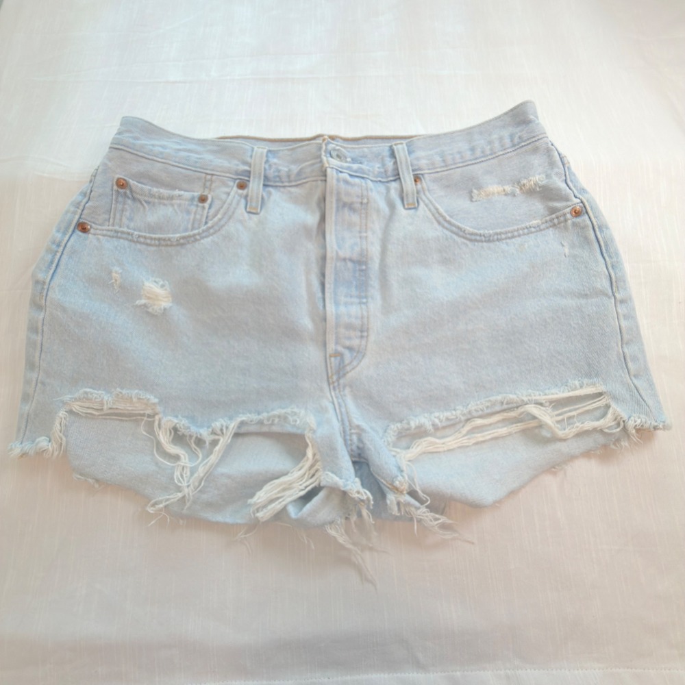 Levi's 501 Premium Cutoff Shorts Women 32 Light Wash Good Distressed Denim